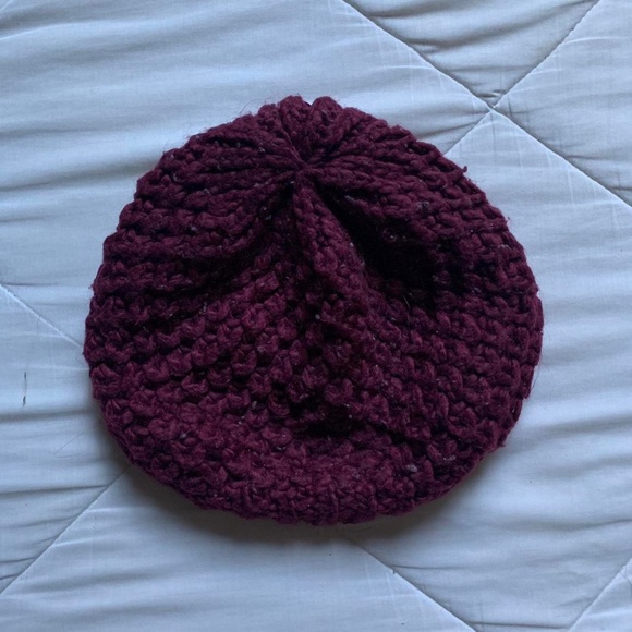 Old Navy women's maroon knit beanie hat, great condition - Picture 1 of 3